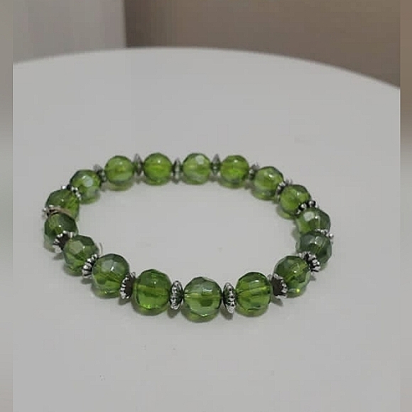 A Funky Chunky Green Stretch Bead Bracelet. 🌴 - Picture 3 of 7